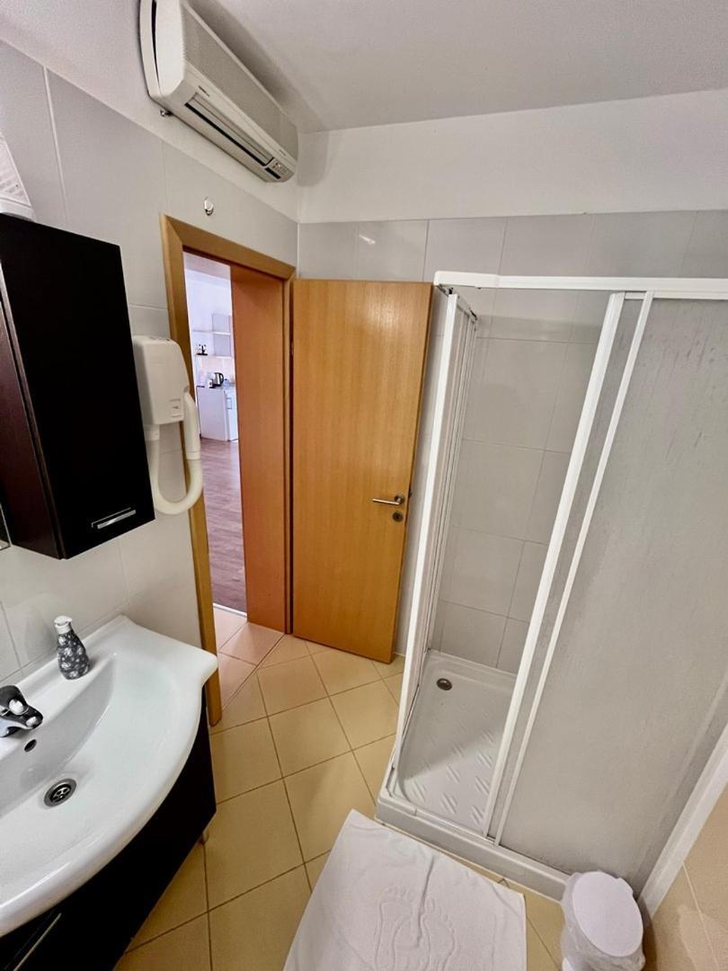 Fineda Grande Apartments Пореч Экстерьер фото